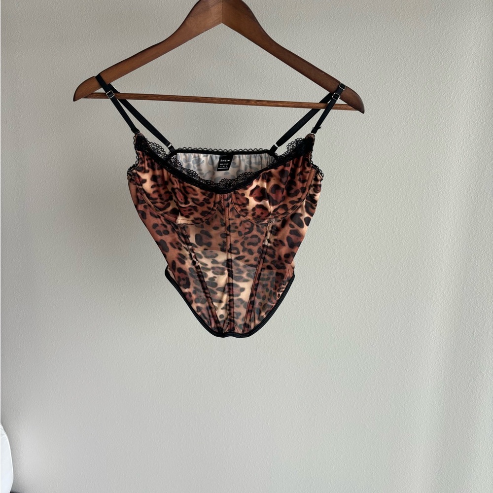 SHEIN Leopard Print Crop Top